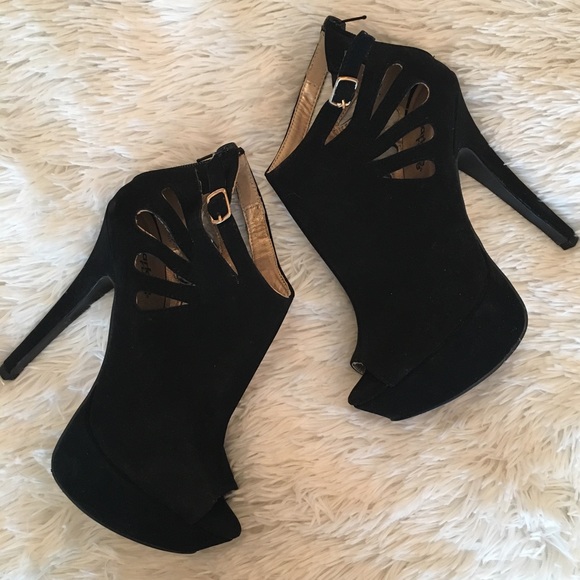 Charlotte Russe Shoes - 💫CHARLOTTE RUSSE HEELED BOOTIES💫